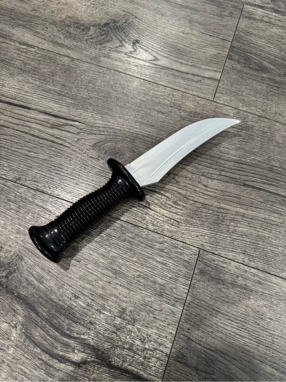Costume knife